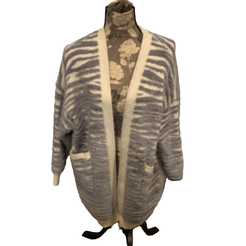 Gray Animal Print Fuzzy Oversized Cardigan with pockets size large
